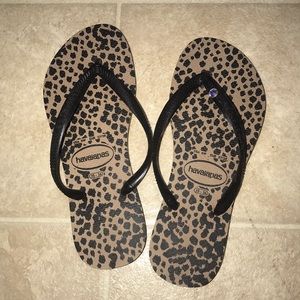 Havaianas flip flops (NEVER WORN)